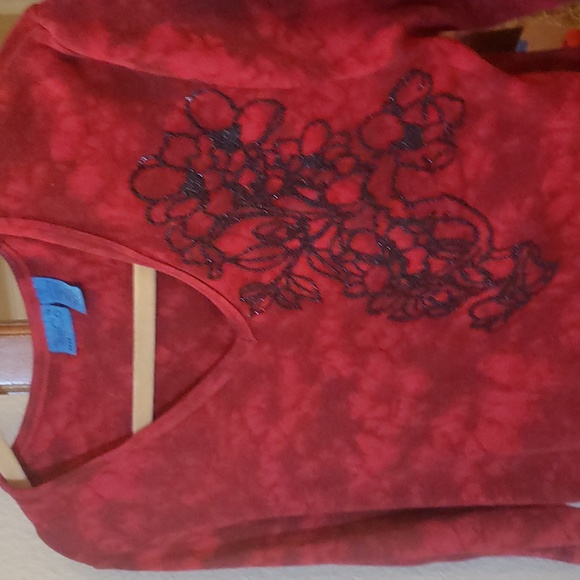 3 for $30 TeeCo Red Top L - Picture 2 of 3